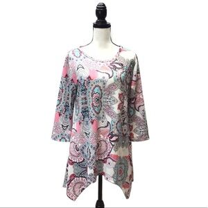 NWOT Fashion & Best Floral Sharkbite Tunic Top